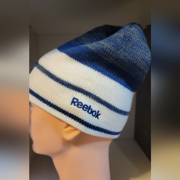 BNWT Toronto Maple Leafs Reebok Touque - Picture 5 of 5